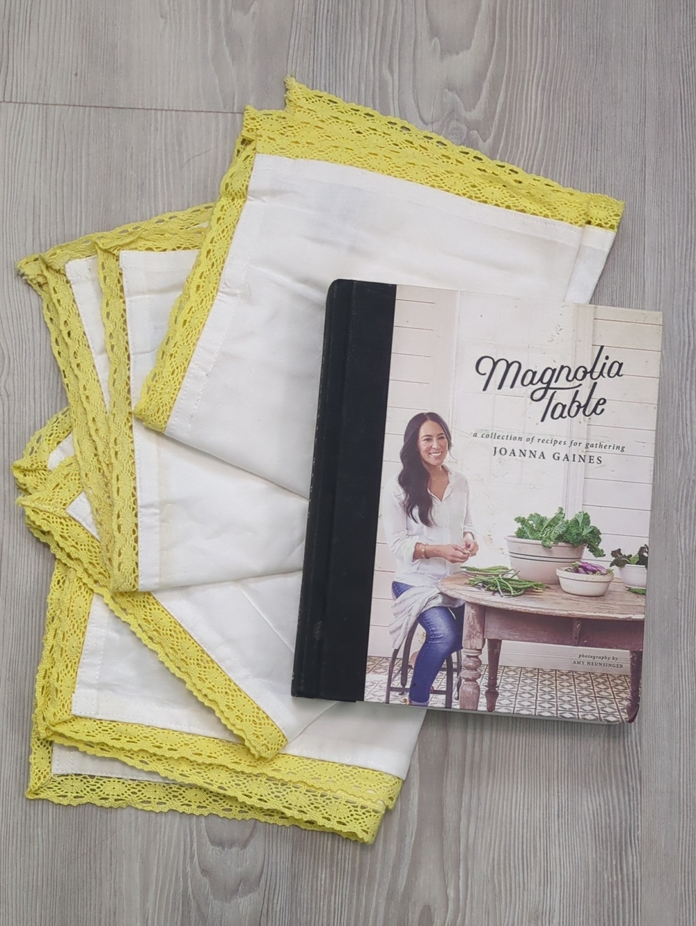 Rachel Ashwell Farmhouse 4 Cotton Lace Trim Napkins + Magnolia Table Cookbook